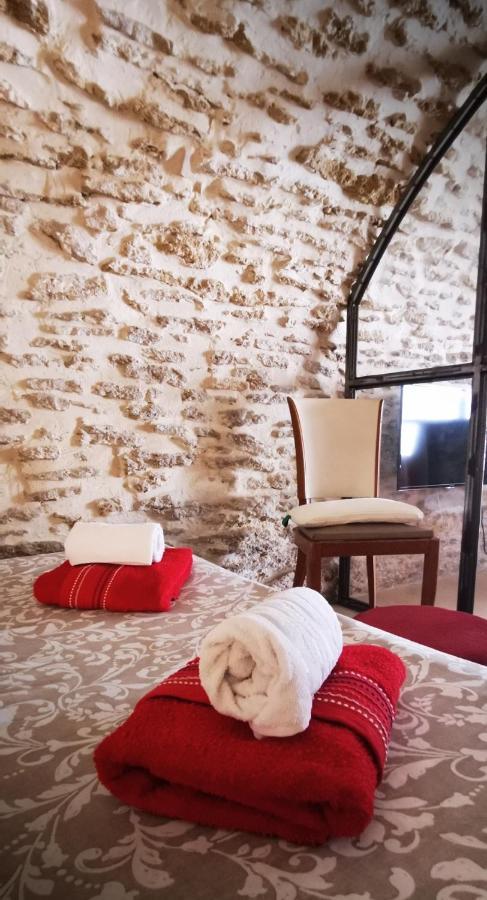 Chambre D Hote De Charme Avec Plein D Authenticite Du 13 Eme Siecle Chateauneuf-du-Pape Ngoại thất bức ảnh